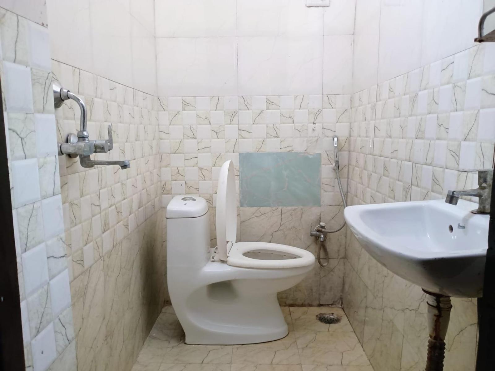 Hotel Budget Friendly Metro Regency 3*